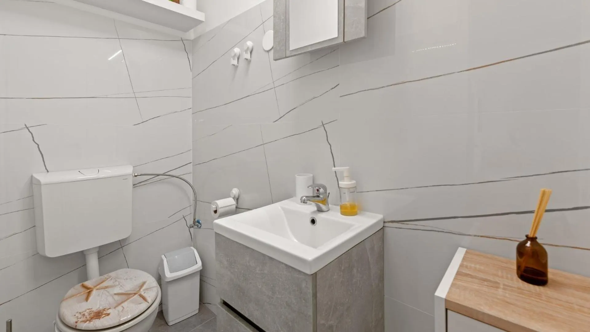 Villa Zivolic 0*, Bicici